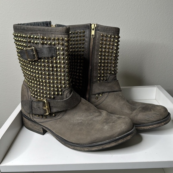 Steve Madden Monica Distressed Grey Leather Studded Biker Boots Women's Size 11 - Picture 1 of 9